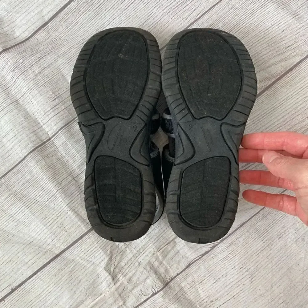 Rugged Outback sz 2 boys slip on water/outdoor shoes w/adjustable Cinch closure